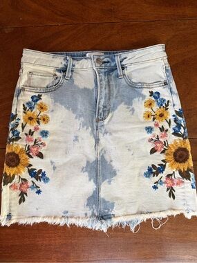 Driftwood Ruby Embroidered Floral Sunflower Denim Mini Skirt Size 26 Raw Hem